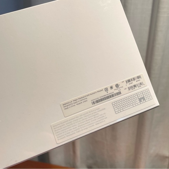 Apple Magic Wireless Keyboard with Numeric Keypad Silver Rechargeable Bluetooth - Picture 13 of 13